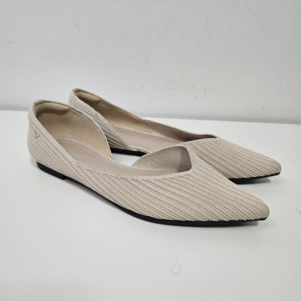 Pointed Toe Knit Flats in Beige